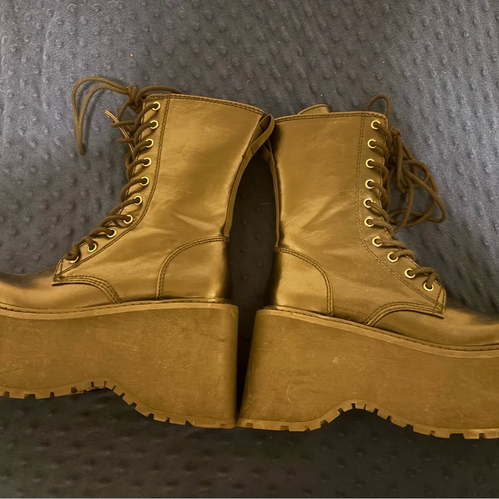 Current Mood Grunge at Heart boots